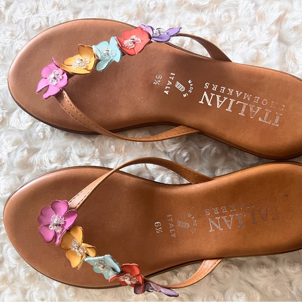 Cute comfy flip flops Size 6.5.